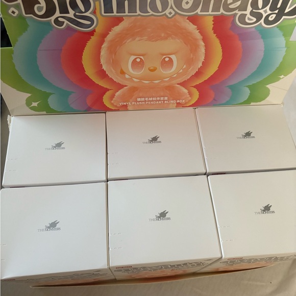 Labubu Big Into Energy Set - Picture 2 of 6